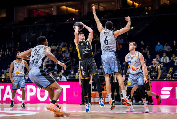 他在赛场上 他在赛场上