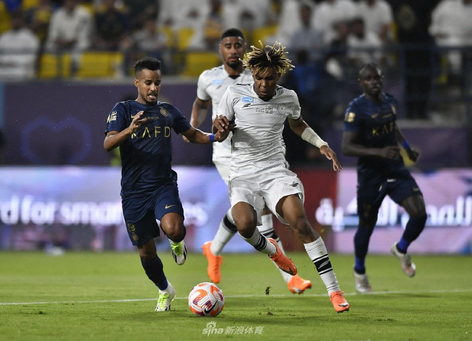 符合现代足 符合现代足